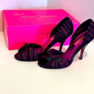 Betsey Johnson Webster Punk Black Peep Toe Pumps – Size 7